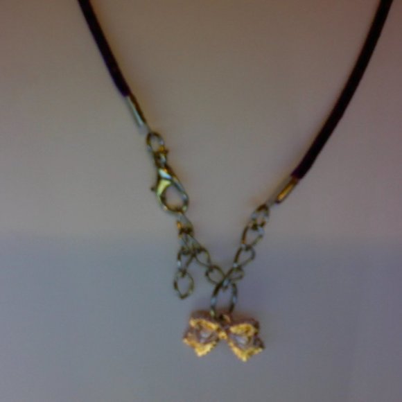 Bow charm necklaces - Picture 2 of 2